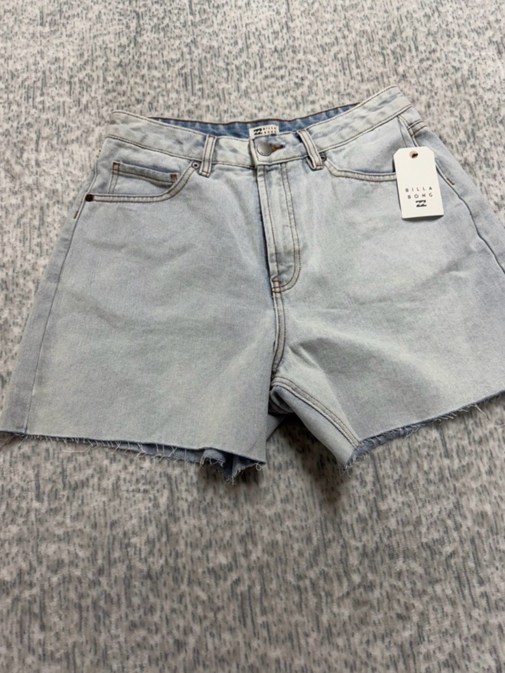 NWT Billabong Riley Denim Shorts High Waisted Light Wash Raw Hem Size 31